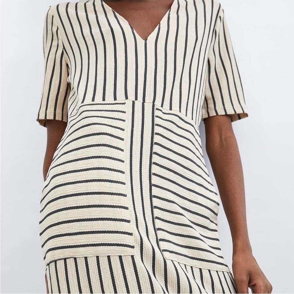 Zara Striped V-Neck Midi Dress in Cream and Black with pockets size medium - Picture 5 of 8